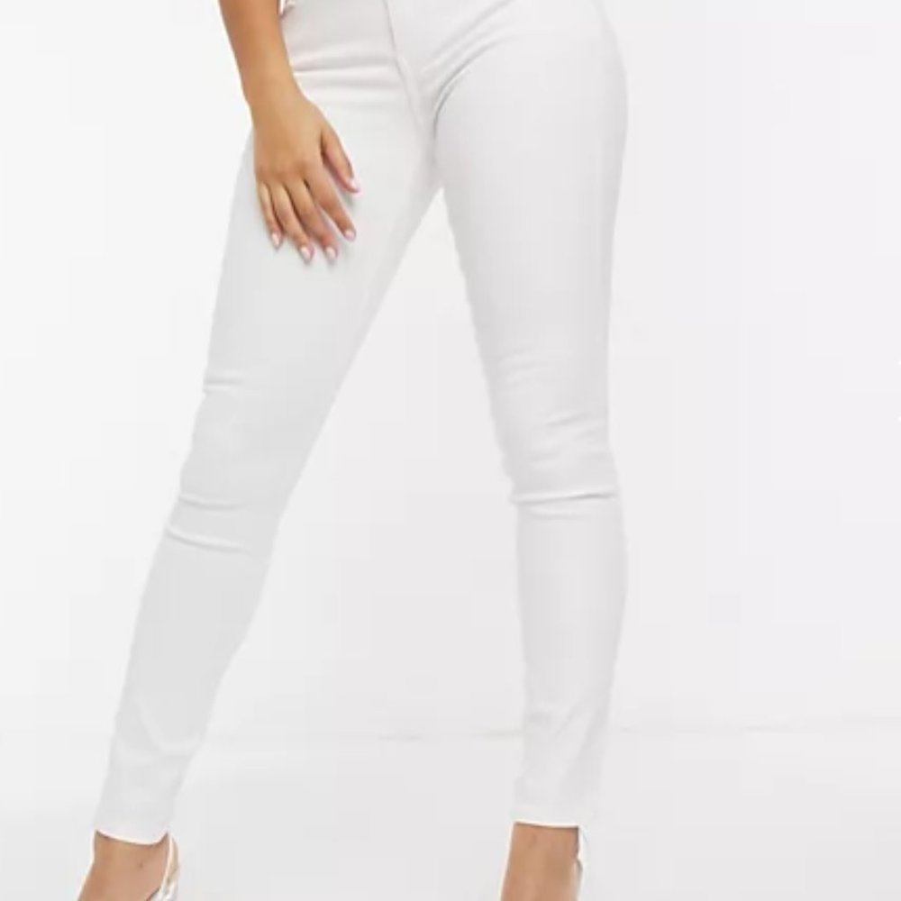 TRUE RELIGION white jeans halle super skinny in size 24